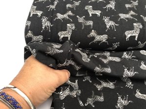 Bomuldsjersey - de skønneste zebraer på sort bund